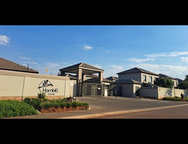 3 BEDROOM TOWNHOUSE FOR SALE IN MONTANA EXT 2